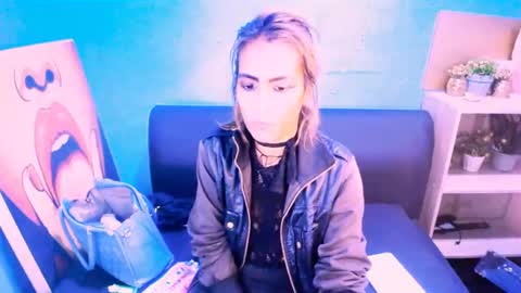 alanadelray online show from February 11, 2025, 8:05 am