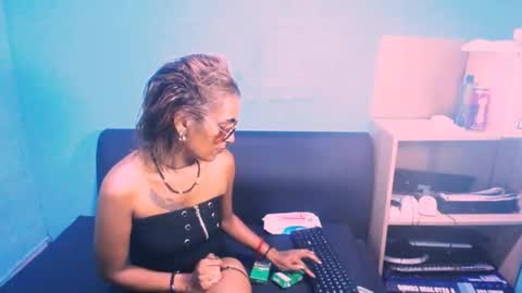 alanadelray online show from March 12, 2025, 11:42 am