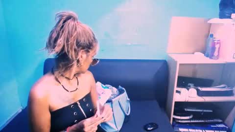 alanadelray online show from March 12, 2025, 2:45 pm