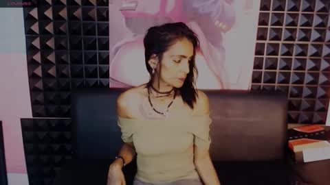 alanadelray online show from October 23, 2025, 8:35 am