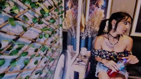 alanadelray online show from October 24, 2025, 8:00 am