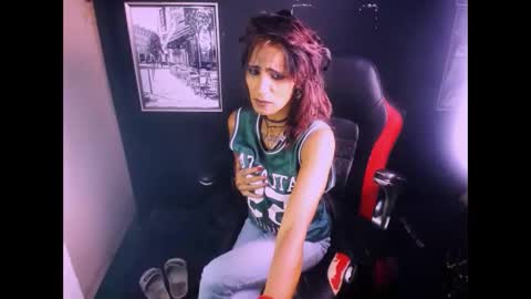 alanadelray online show from December 4, 2025, 7:06 am