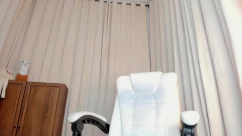 Alana silvana online show from January 5, 2025, 12:42 pm