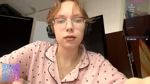 Stella online show from October 26, 2025, 8:09 am