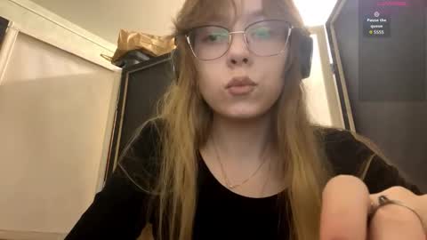 Stella online show from October 30, 2025, 3:02 pm