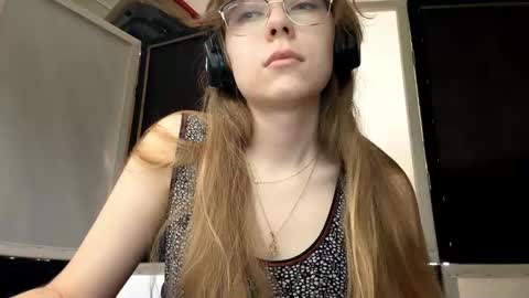 Stella online show from November 22, 2025, 8:57 am