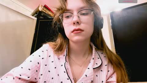 Stella online show from November 24, 2025, 1:00 pm