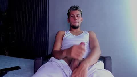 Snapshot of alann_smith_ chatting on October 18, 2025, 10:43 pm Alan Smith online show from October 18, 2025, 10:43 pm