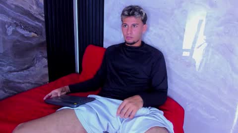 Snapshot of alann_smith_ chatting on October 20, 2025, 7:47 pm Alan Smith online show from October 20, 2025, 7:47 pm