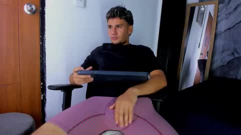 Snapshot of alann_smith_ chatting on December 5, 2025, 7:43 pm Alan Smith online show from December 5, 2025, 7:43 pm