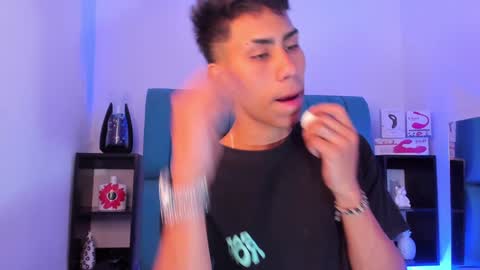 alannaughty_ online show from December 19, 2024, 8:23 pm