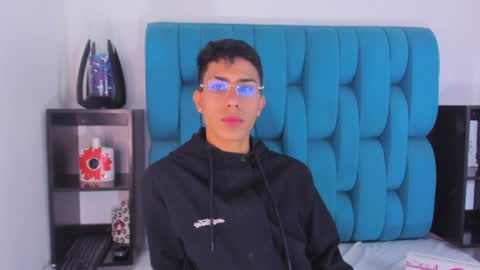 alannaughty_ online show from January 8, 2025, 9:01 pm