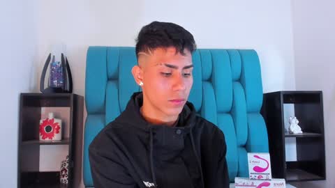 alannaughty_ online show from January 17, 2025, 9:28 pm