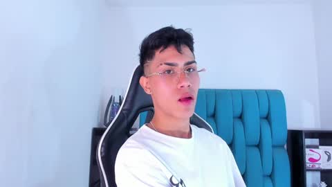 alannaughty_ online show from February 7, 2025, 9:04 pm