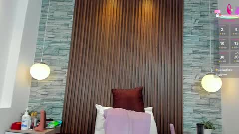 alannavidal online show from September 18, 2025, 3:08 am