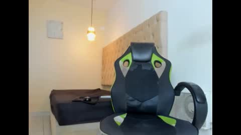 alantrickz365 online show from November 19, 2025, 1:05 am