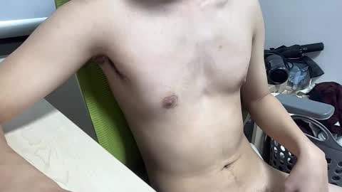 alanwu12 online show from November 18, 2025, 10:41 am