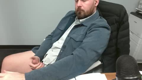 Snapshot of alaska4411 chatting on December 6, 2024, 3:52 am John online show from December 6, 2024, 3:52 am