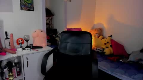 Caro online show from April 19, 2026, 6:10 pm