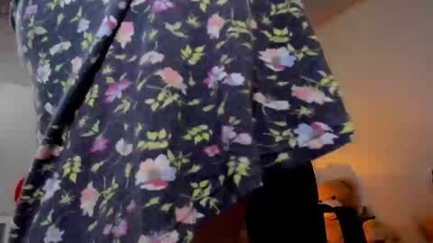 Caro online show from April 22, 2026, 1:56 pm