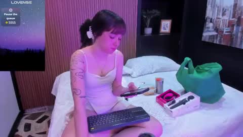 Snapshot of alaskaflowers_ chatting on July 8, 2026, 4:28 am Alaska online show from July 8, 2026, 4:28 am