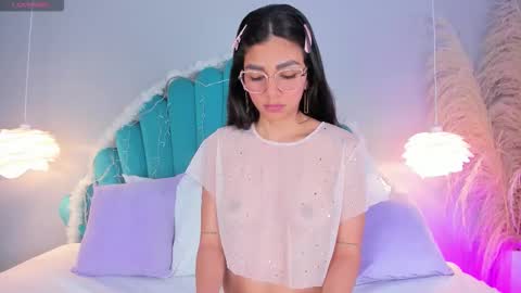 Alassia Hocthner online show from December 19, 2025, 11:39 am