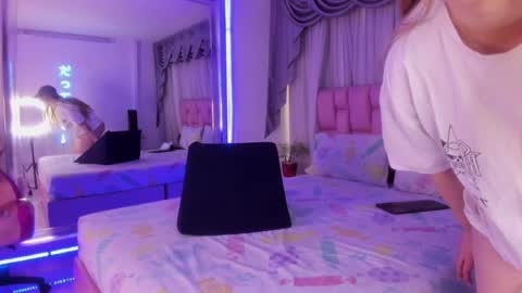 albaandthayron online show from January 13, 2025, 12:02 pm