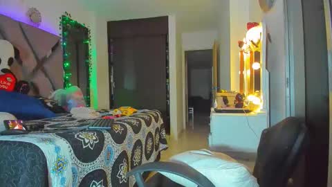 NIKO online show from April 21, 2026, 1:42 am