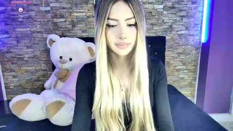 ALE LOVE online show from February 19, 2025, 2:33 am