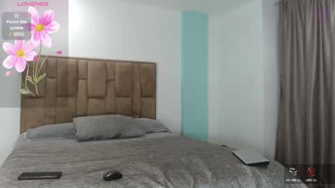 alejandra online show from October 19, 2025, 11:27 pm