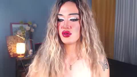 aleinacroft online show from November 19, 2025, 2:44 am