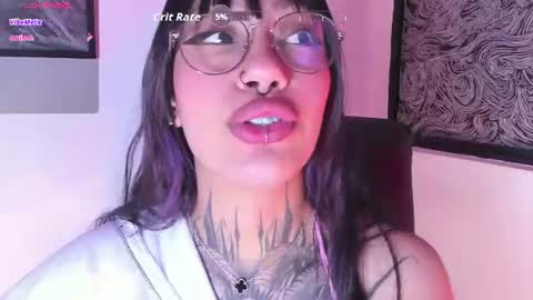 Snapshot of aleja_5 chatting on July 23, 2026, 4:10 am Ale online show from July 23, 2026, 4:10 am