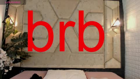 aleja__slav3 online show from April 21, 2026, 9:06 pm