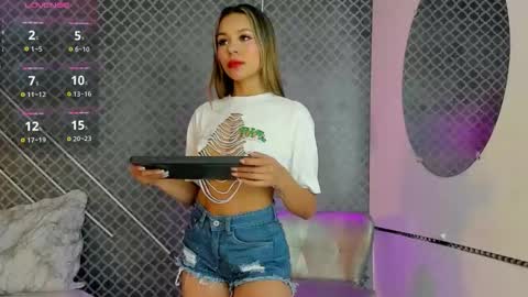 aleja_bloom online show from December 4, 2025, 11:41 am