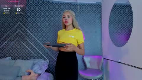 aleja_bloom online show from March 26, 2026, 11:38 am
