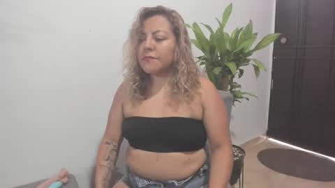 Snapshot of aleja_lollipop chatting on September 15, 2025, 9:15 pm Aleja online show from September 15, 2025, 9:15 pm