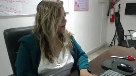 Snapshot of aleja_lollipop chatting on April 24, 2026, 5:37 pm Aleja online show from April 24, 2026, 5:37 pm