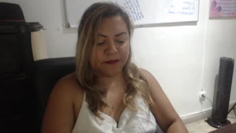 Snapshot of aleja_lollipop chatting on May 9, 2026, 3:50 pm Aleja online show from May 9, 2026, 3:50 pm