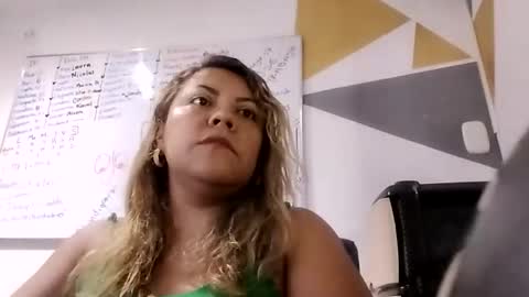 Snapshot of aleja_lollipop chatting on May 18, 2026, 10:59 pm Aleja online show from May 18, 2026, 10:59 pm
