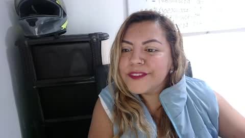 Snapshot of aleja_lollipop chatting on May 29, 2026, 11:03 pm Aleja online show from May 29, 2026, 11:03 pm