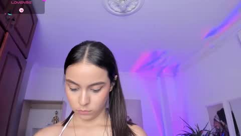 Alejandra online show from March 5, 2025, 5:39 pm