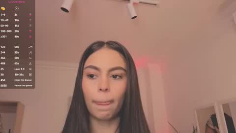 Alejandra online show from September 25, 2025, 11:47 am