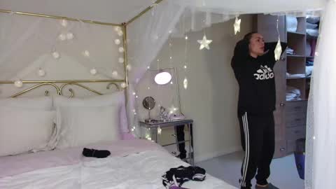 ALEJADOLLTS online show from February 11, 2025, 9:03 pm