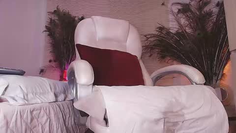 Alejandra online show from March 10, 2025, 6:05 am