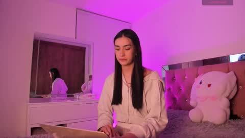 alejandraaa_ online show from September 28, 2025, 2:39 am