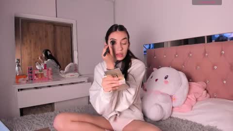 alejandraaa_ online show from October 9, 2025, 1:25 am