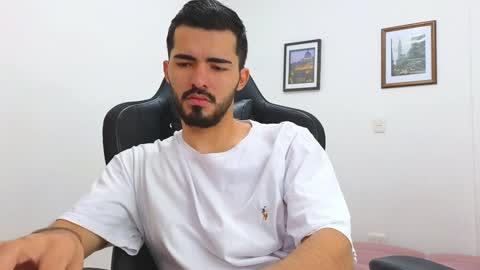 alejandroo_7 online show from January 20, 2025, 6:53 pm