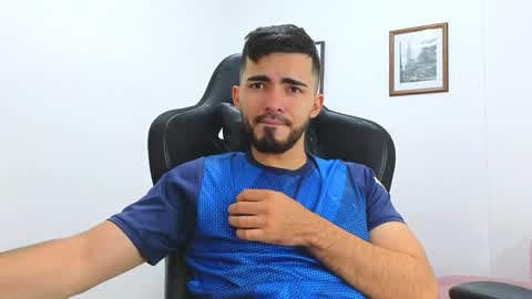 alejandroo_7 online show from January 24, 2025, 12:42 am