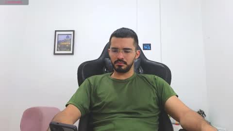 alejandroo_7 online show from January 18, 2026, 6:23 pm