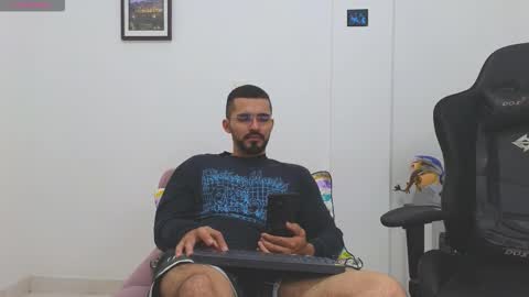 alejandroo_7 online show from January 31, 2026, 7:11 pm